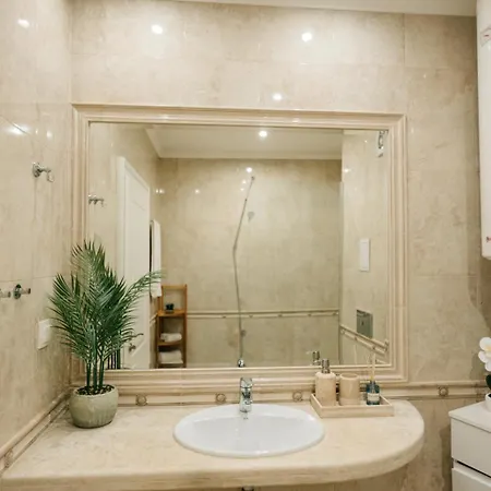 Grand Karavel - Luxury 1br + Parking Apartament Varna