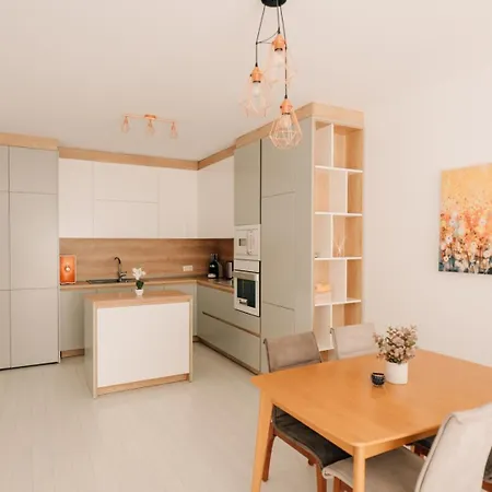 Grand Karavel - Luxury 1br + Parking Apartament Varna